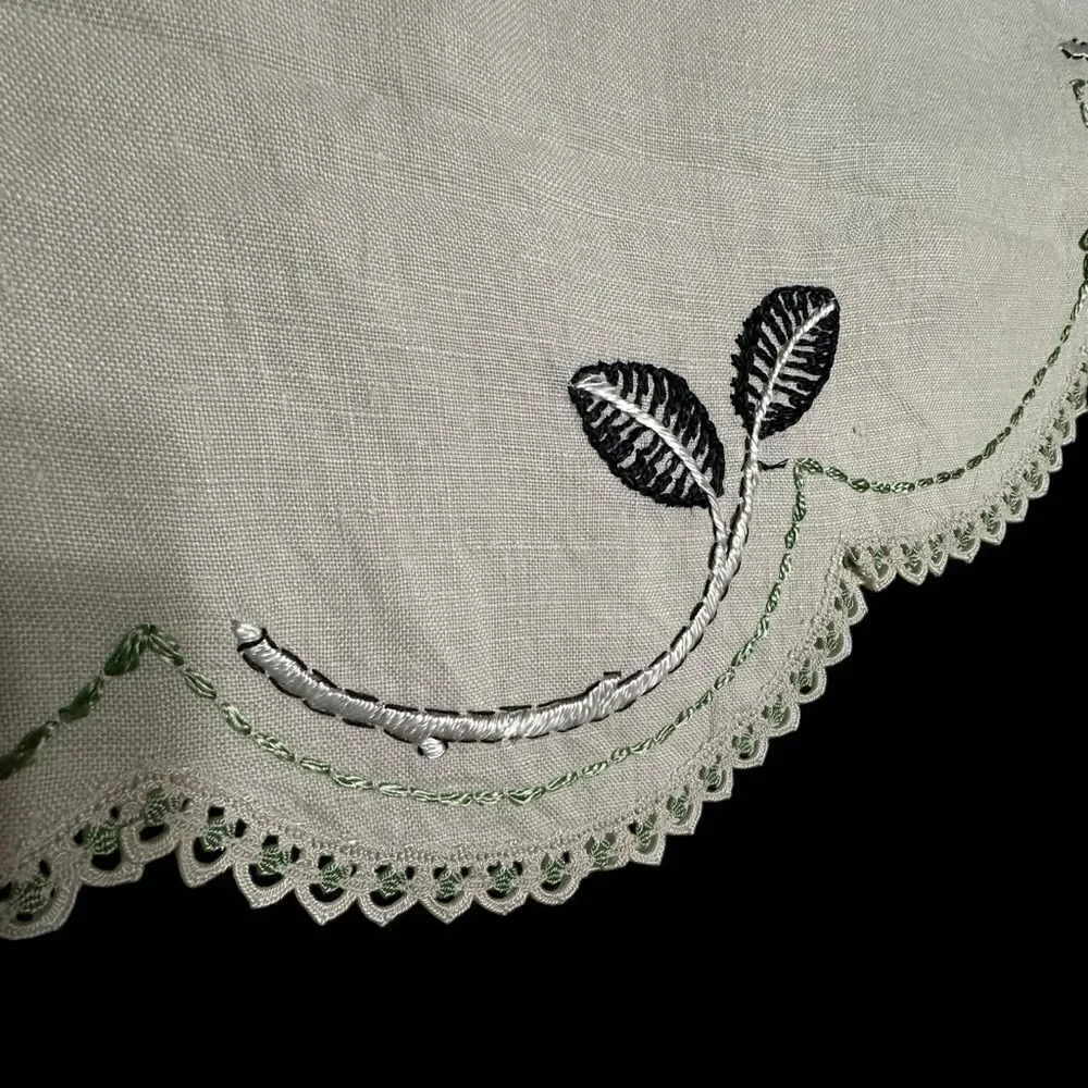 Vintage 50s/60s Round Creamy white Linen tablecloth with green floral embroidery